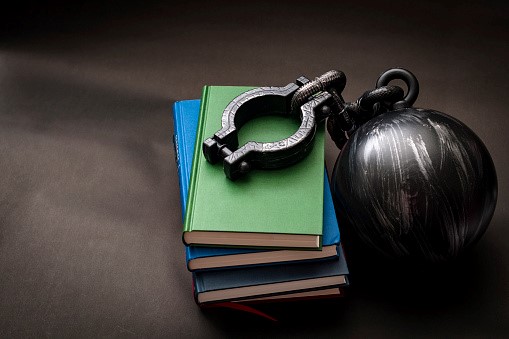 How to help an inmate to enroll for a correspondence Bible course